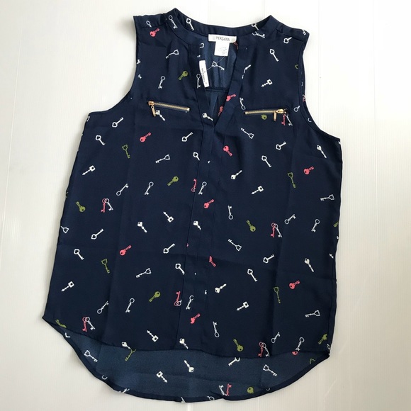Tops - NWT Navy Blue Top with Keys 🔑